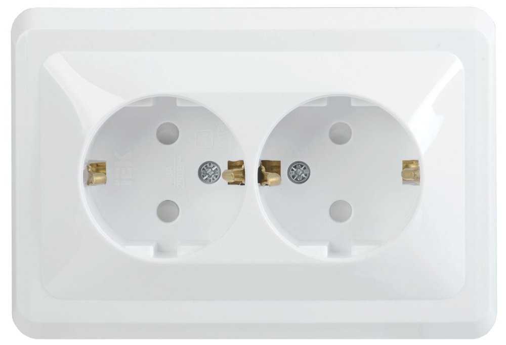 VEGA Розетка 2-местная РСш12-3-ВБ с заземляющим контактом с защитной шторкой 16А белый IEK