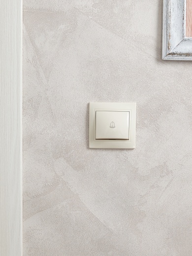 KVARTA Выключатель 1-клавишный кнопочный звонок ВСк10-1-0-ККм 10А кремовый IEK