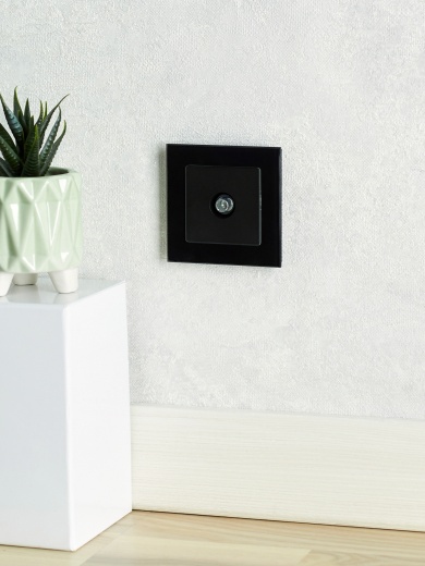 BRITE Розетка TV проходная РТВ10-0-БрЧ черный IEK