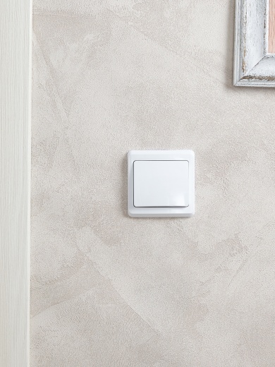 VEGA Выключатель 1-клавишный ВС10-1-0-ВБ 10А белый IEK