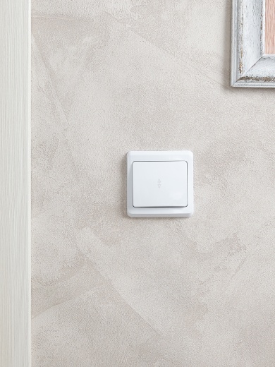 VEGA Выключатель 1-клавишный проходной ВСп10-1-0-ВБ 10А белый IEK