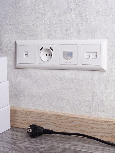 BRITE Рамка 4-местная РУ-4-Бр белый/белый IEK