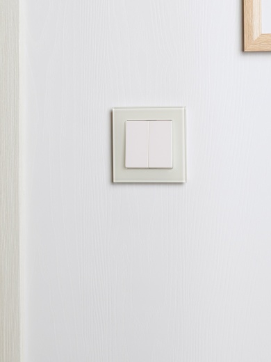 BRITE Рамка 1 -местная РУ-1-2-БрВа стекло ванильный IEK