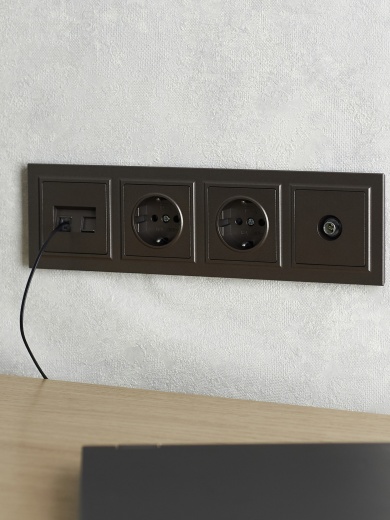 BRITE Рамка 4-местная РУ-4-БрТБ темная бронза IEK