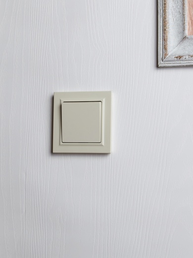 BRITE Выключатель 1-клавишный 10А в сборе ВСР10-1-0-БрКр бежевый IEK