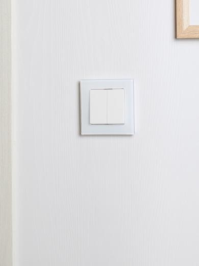 BRITE Рамка 1 -местная РУ-1-2-БрБ стекло белый IEK