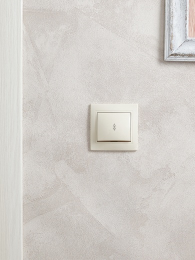 KVARTA Выключатель 1-клавишный проходной ВСп10-1-0-ККм 10А кремовый IEK