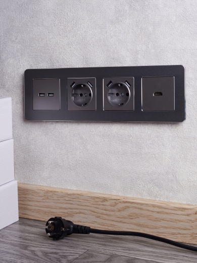 BRITE Розетка 1-местная с заземлением с защитными шторками 16А с USB A+A 5В 3,1А РЮш10-2-БрС сталь IEK