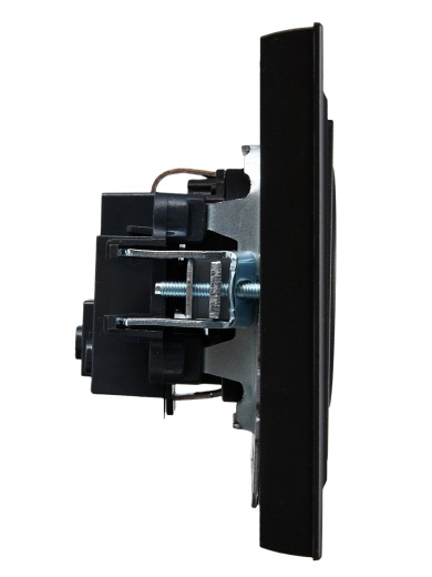 BRITE Розетка 1-местная с заземлением с защитными шторками 16А в сборе РСР14-1-0-БрЧ черный IEK