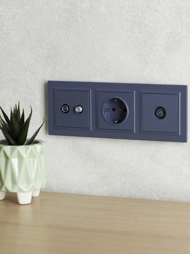 BRITE Рамка 3-местная РУ-3-БрМ маренго IEK