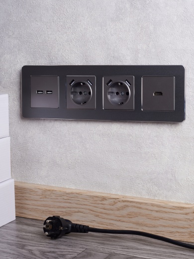 BRITE Розетка USB A+A 5В 3,1А РЮ10-1-БрС сталь IEK