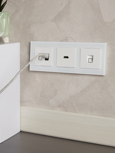 BRITE Рамка 3-местная РУ-3-2-Бр стекло белый матовый IEK