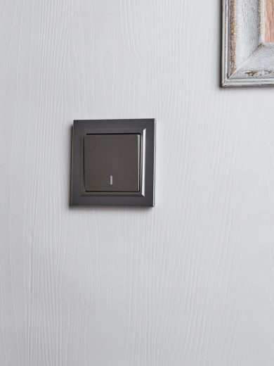 BRITE Выключатель 1-клавишный проходной с индикацией 10А ВС10-1-7-БрС сталь IEK