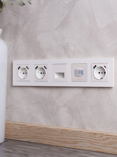 BRITE Рамка 5-местная РУ-5-Бр белый рифленый IEK