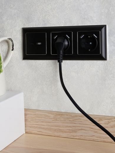 BRITE Рамка 3-местная РУ-3-Бр хром/черный IEK